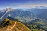 Descente face au Mont Charvin et au Mont Blanc